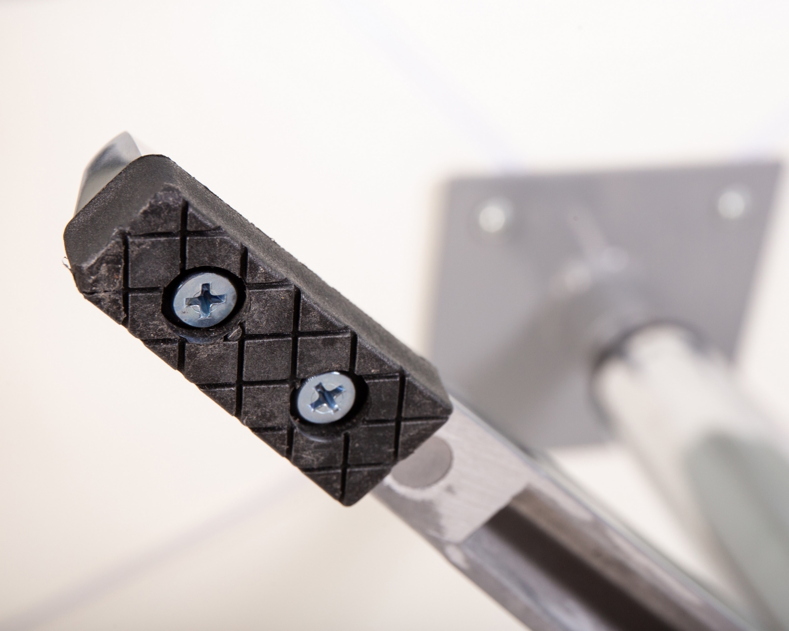 Кресло дизайнерское DOBRIN SWAN Белый кожзам P23