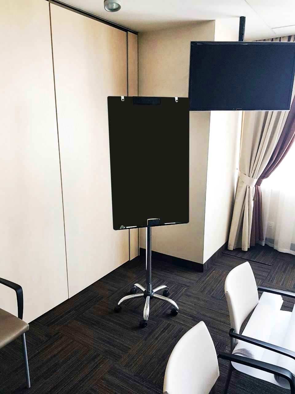 Стеклянный флипчарт Askell Flipchart F067104 (070)