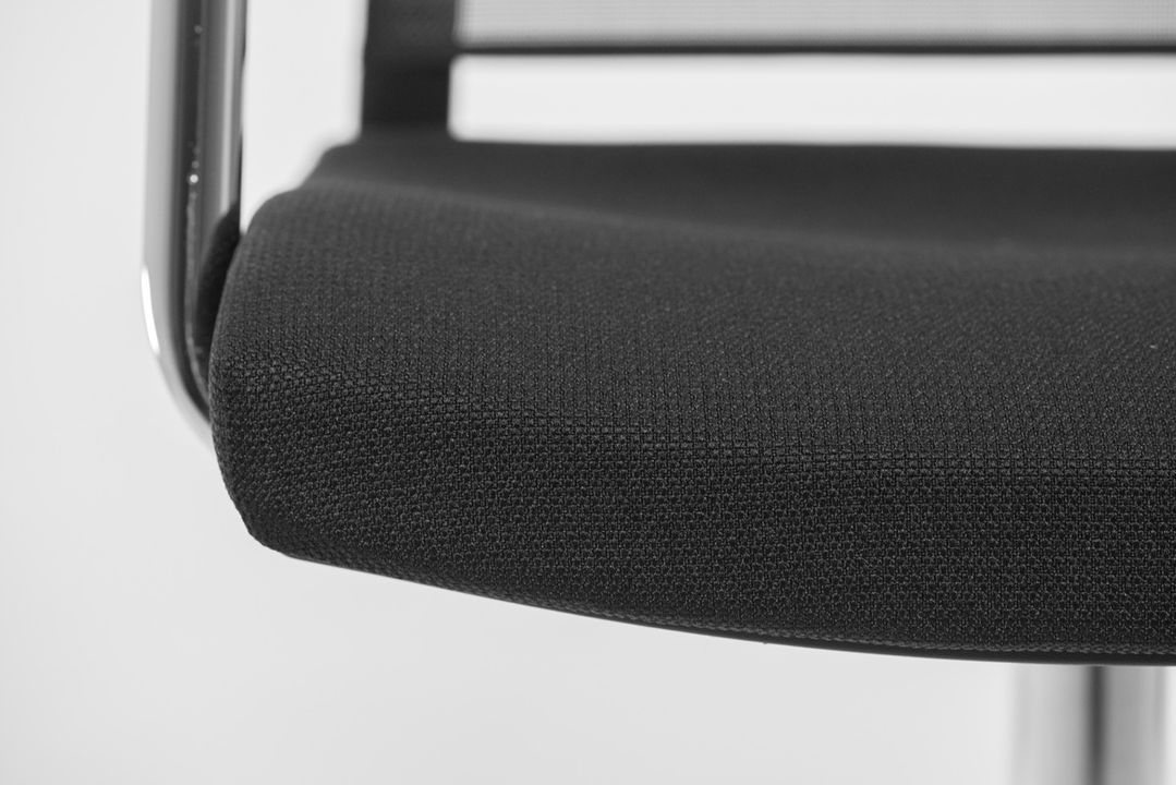 Офисный стул Magna E Черный