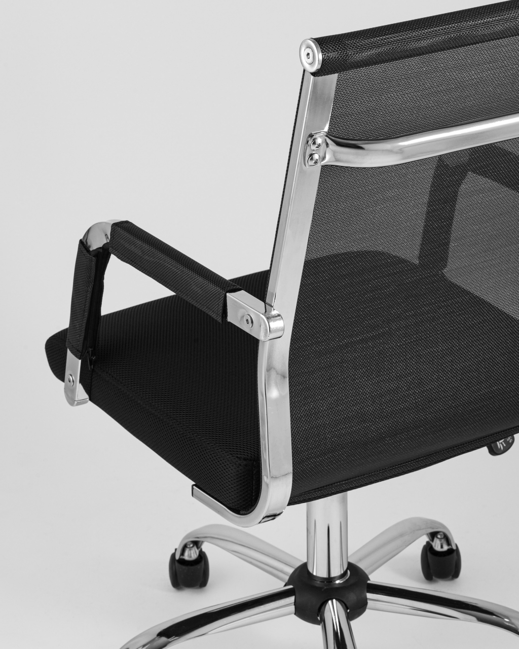 Кресло офисное TopChairs Clerk  Черное