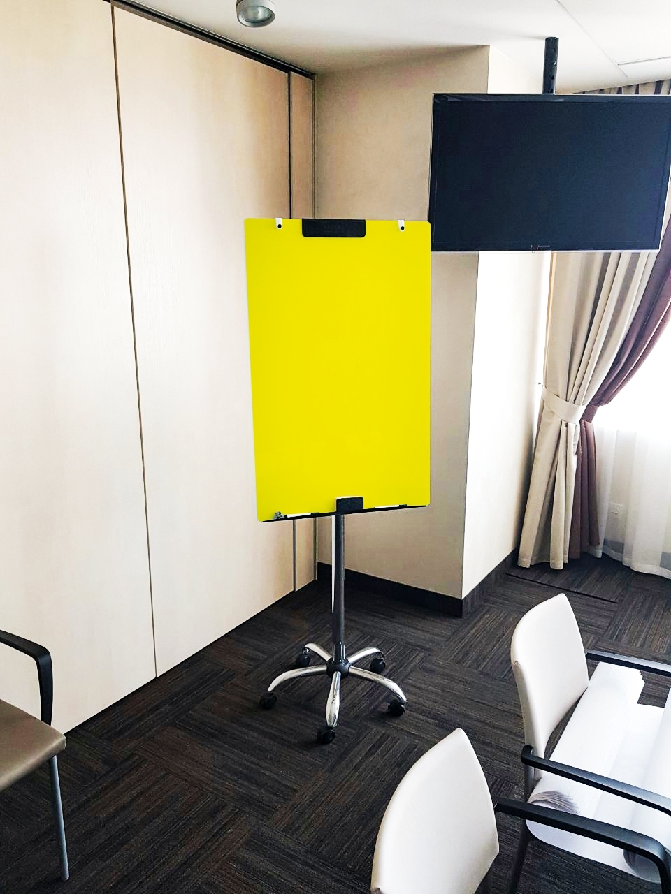 Стеклянный флипчарт Askell Flipchart F067104 (022)