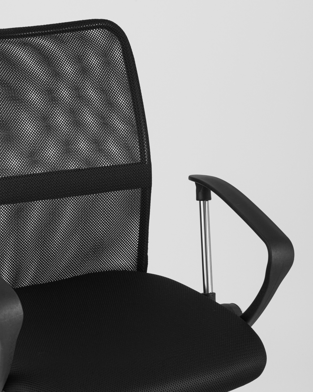 Кресло офисное TopChairs Junior Черное