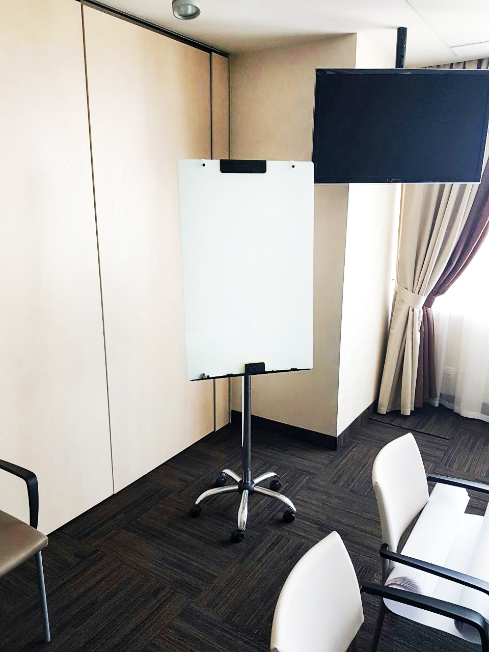 Стеклянный флипчарт Askell Flipchart F067104 (010)