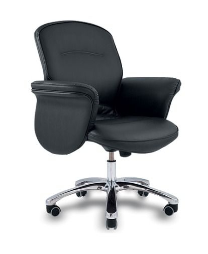 Кресло со средней спинкой на крестовине Виктория D80 Черное