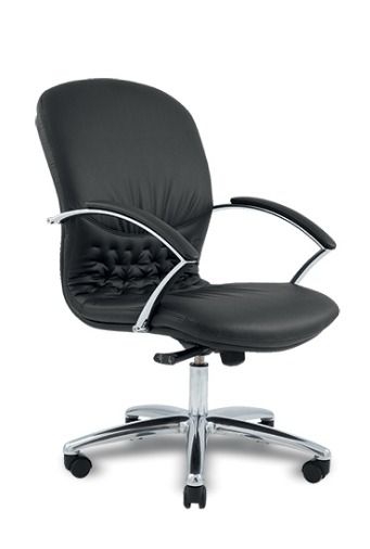 Кресло со средней спинкой на крестовине Кардинал D80 Черное