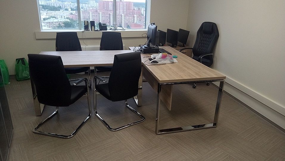 Кресло руководителя Бюрократ _Aura/Black