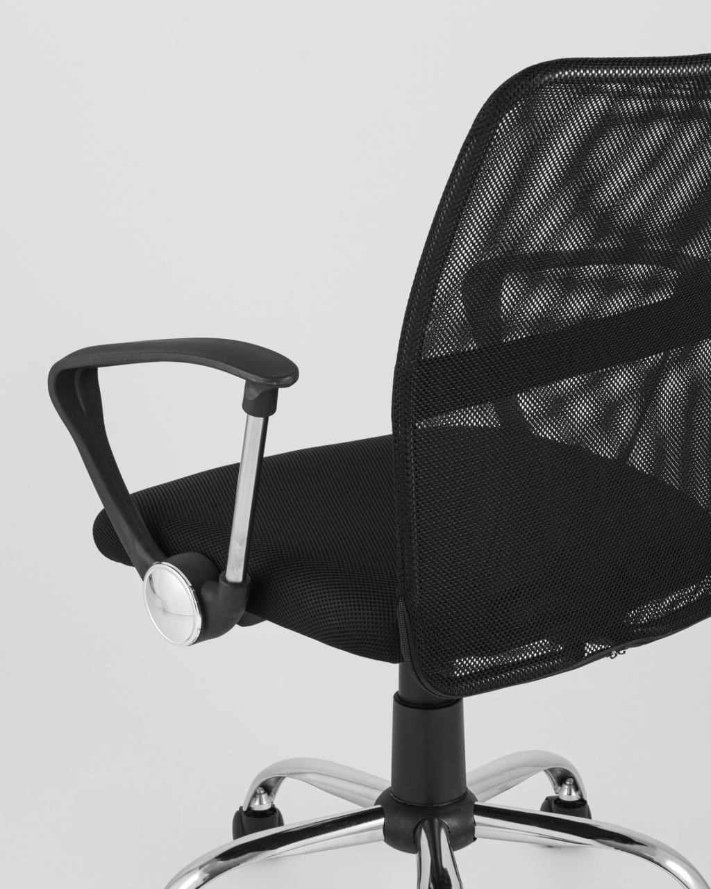 Кресло офисное TopChairs Junior Черное