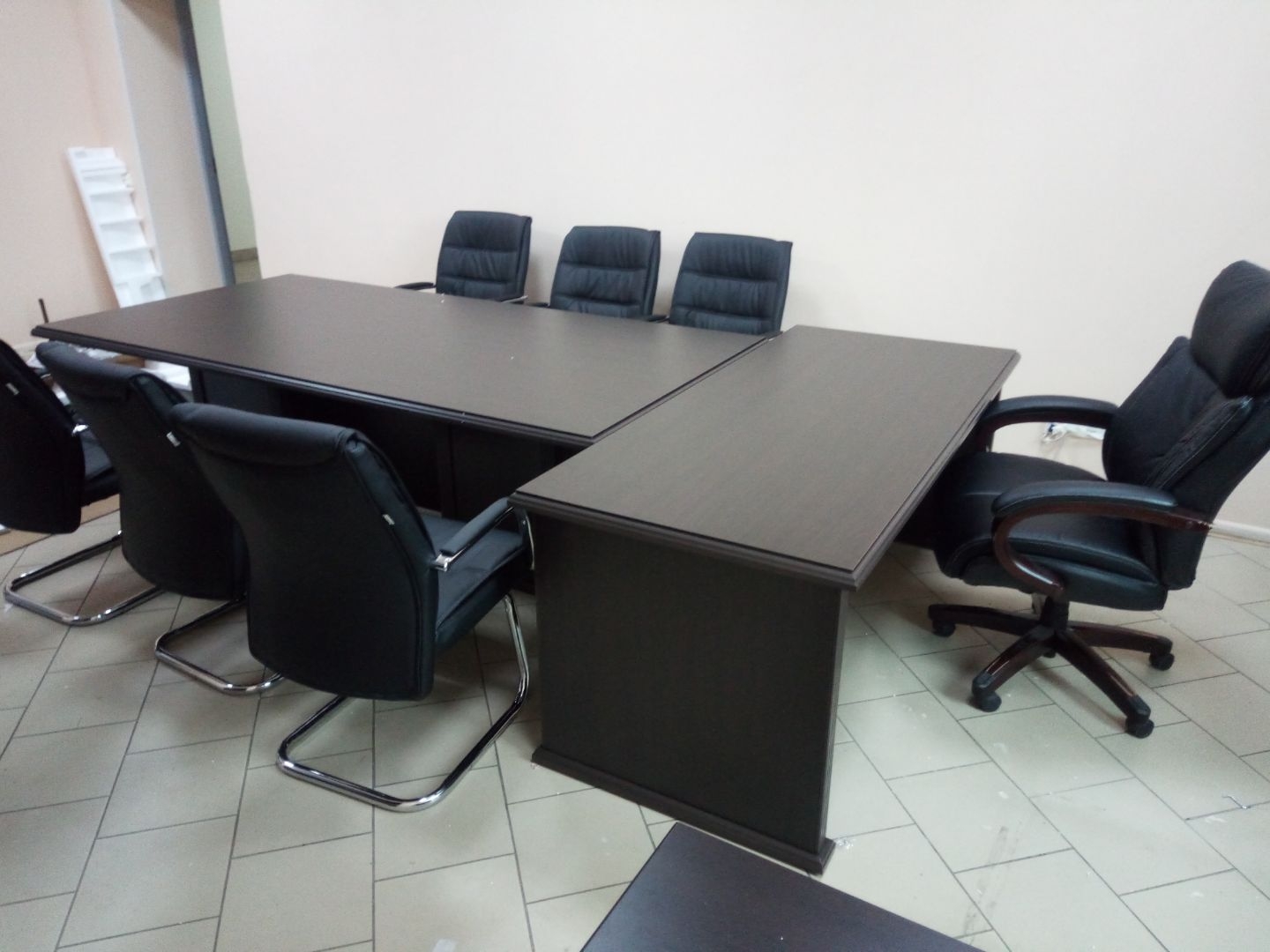 Кресло для посетителей Bond CF экокожа Черный