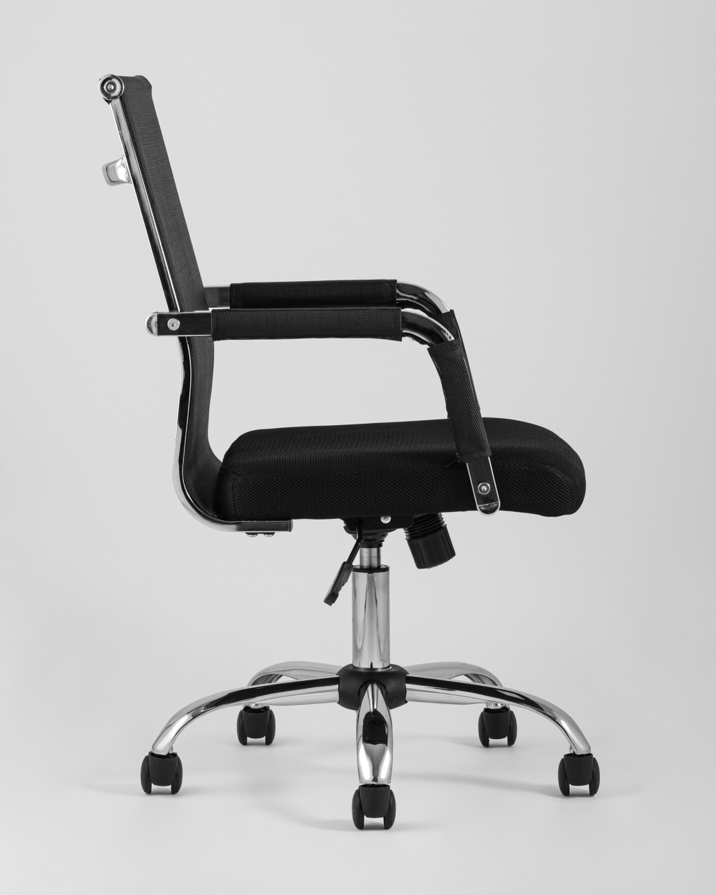 Кресло офисное TopChairs Clerk  Черное