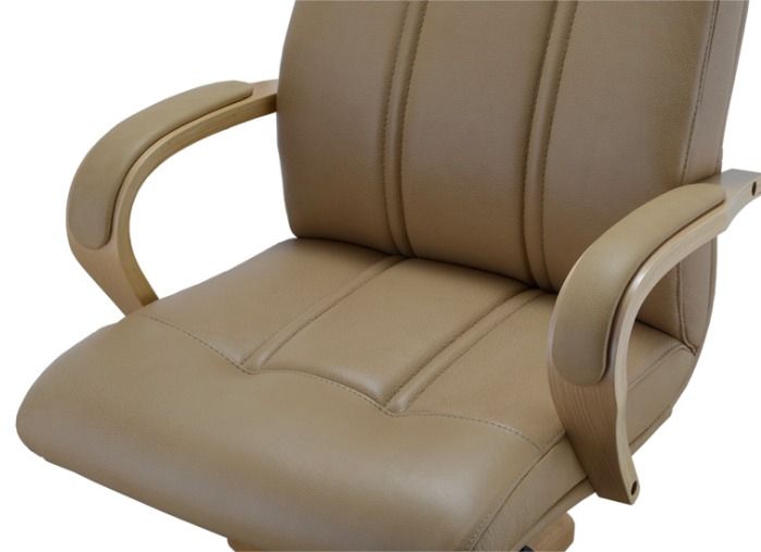 Кресло с высокой спинкой на крестовине Босс D100 Бежевое