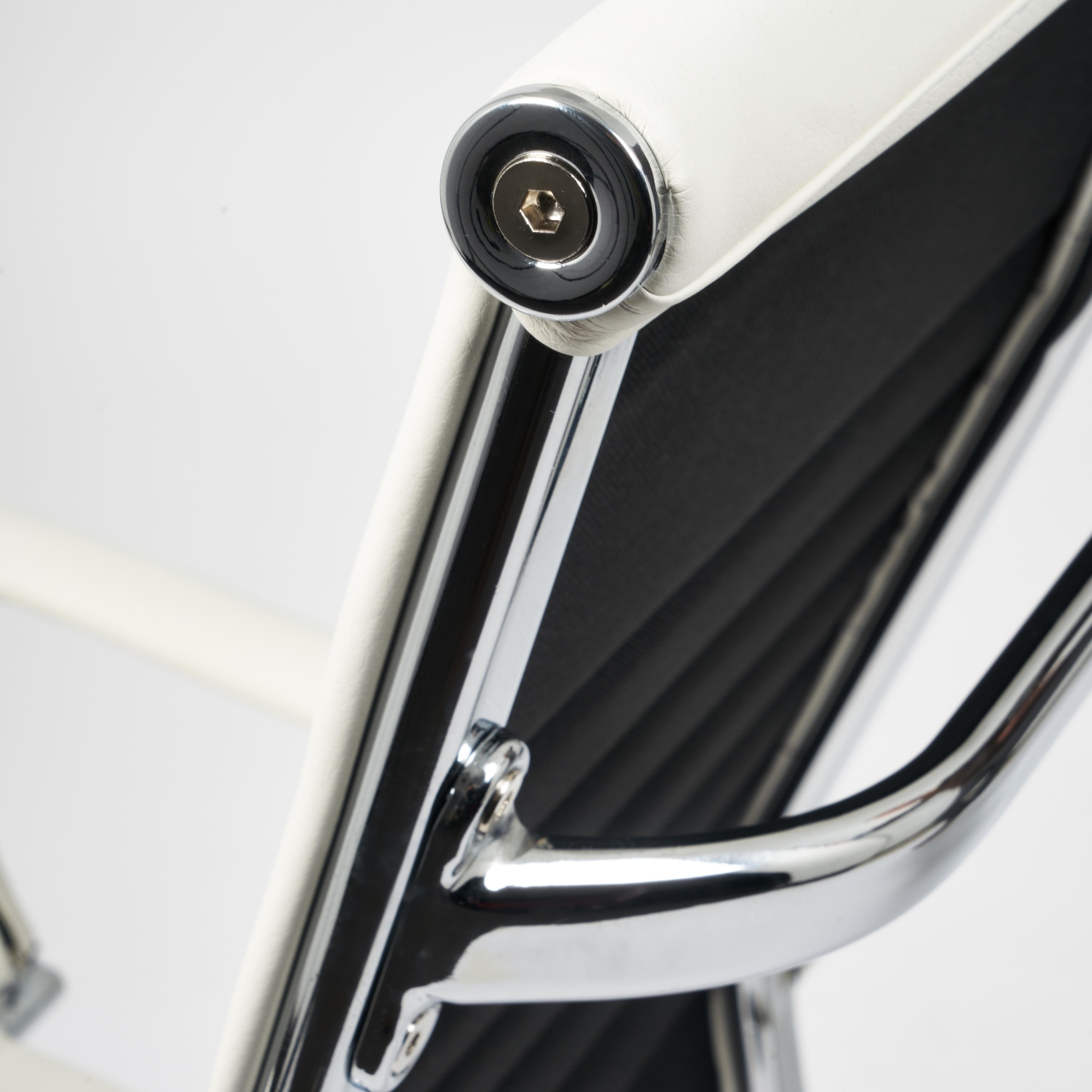 Кресло URBAN кож/зам, белый, 36-01