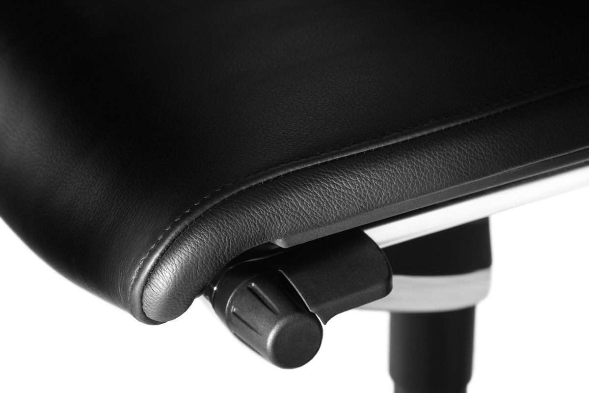 Эргономичное кресло для руководителя On 175/71 leather 74/99 black Черное