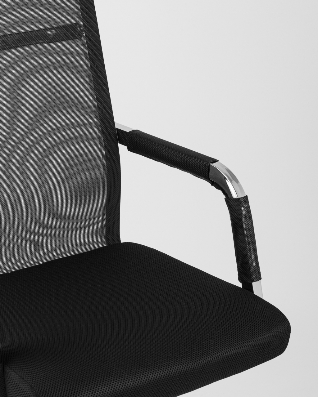 Кресло офисное TopChairs Clerk  Черное