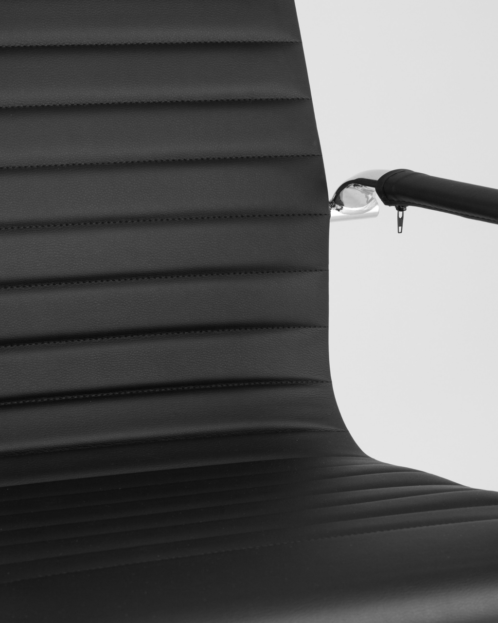 Кресло руководителя TopChairs City Черное