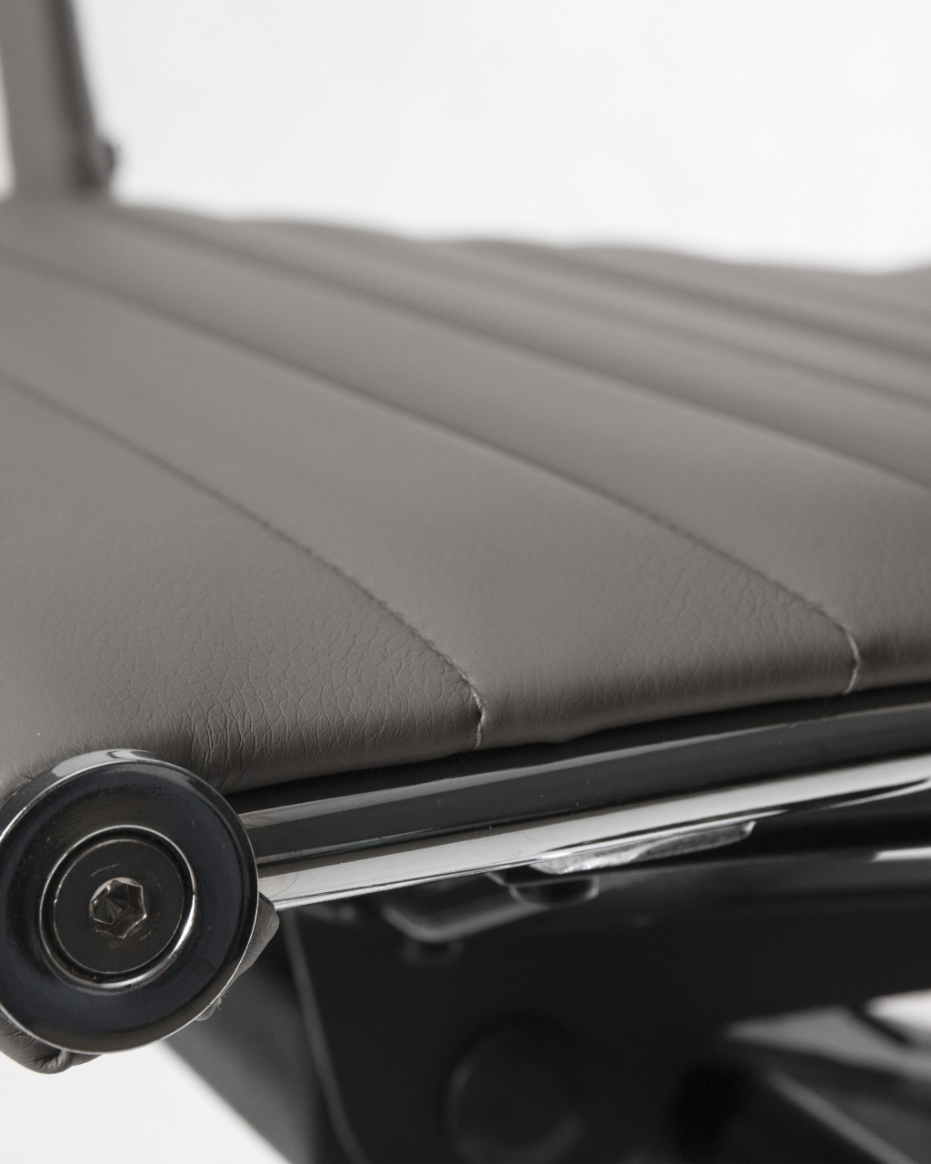 Офисное кресло для руководителей DOBRIN CLARK Серый