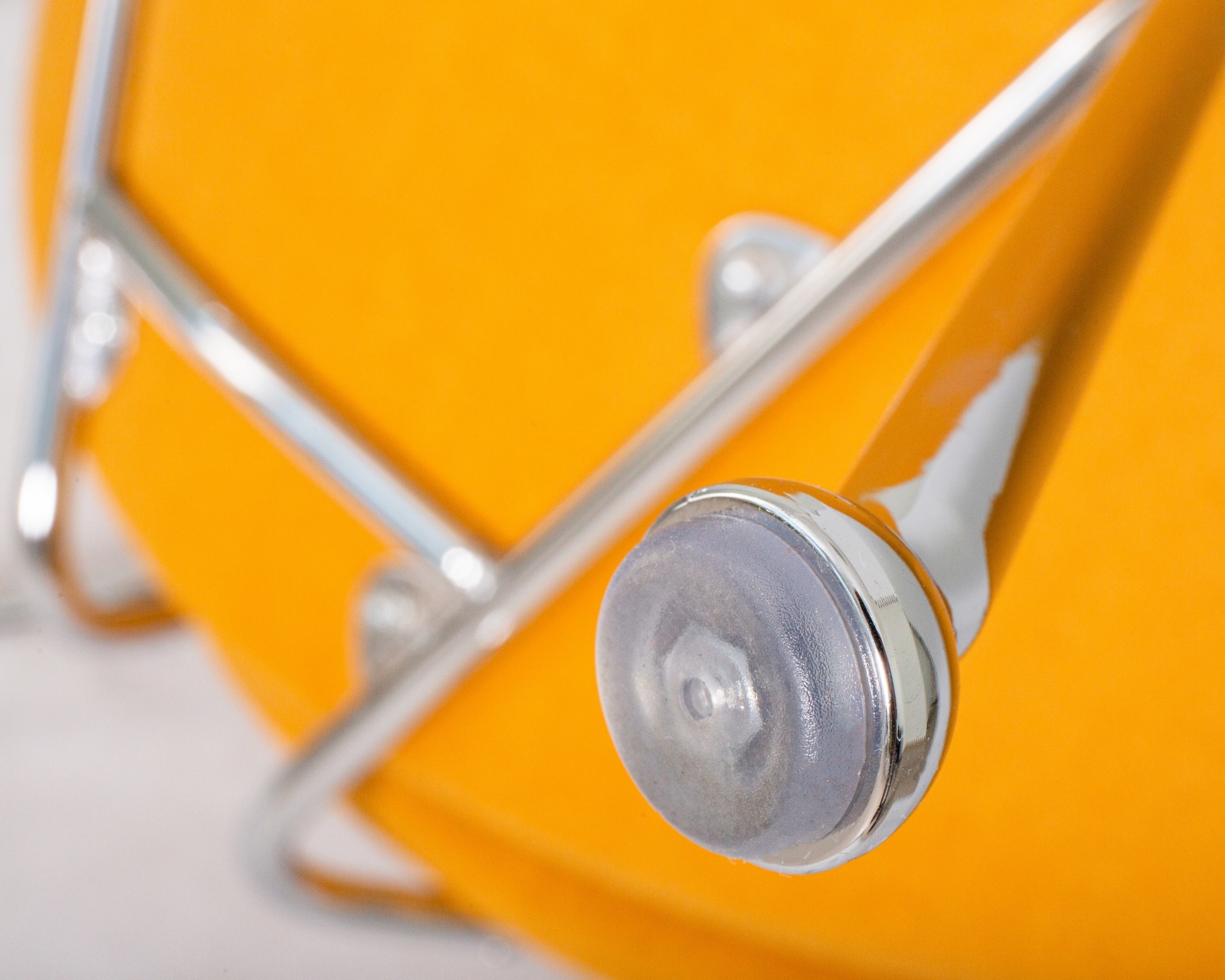 Кресло дизайнерское DOBRIN EMILY Желтая ткань AF13