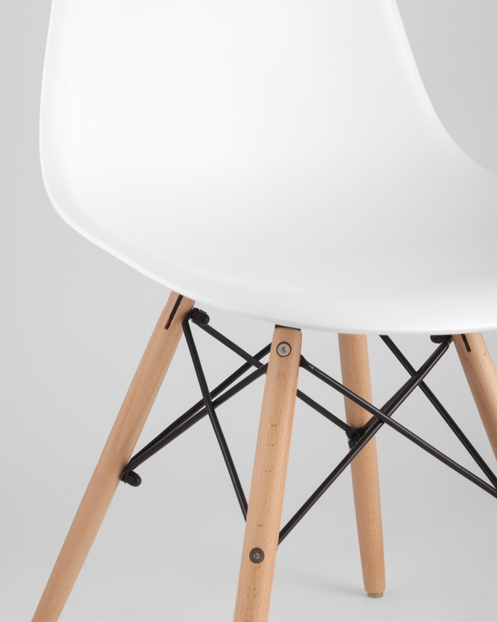 Обеденная группа Eames DST 80, 2 стула Eames DSW Белые