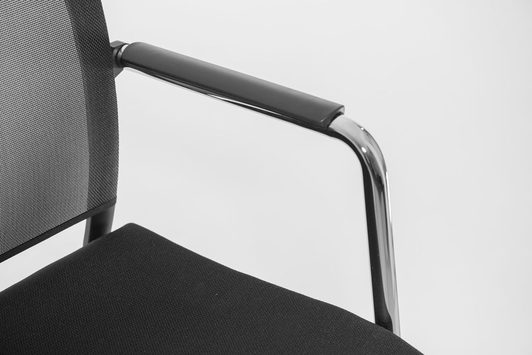 Офисный стул Magna E Черный