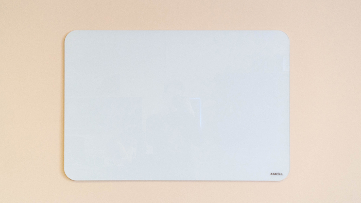 Доска магнитно-маркерная c внутренними креплениями Askell Premium со скругленными углами P060090 (010)