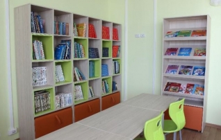 на металлокаркасе Стул ученический