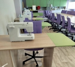 на колесах 1300/950*600*760 мм на колесах 1300/950*600*760 мм Стол для швейной машинки